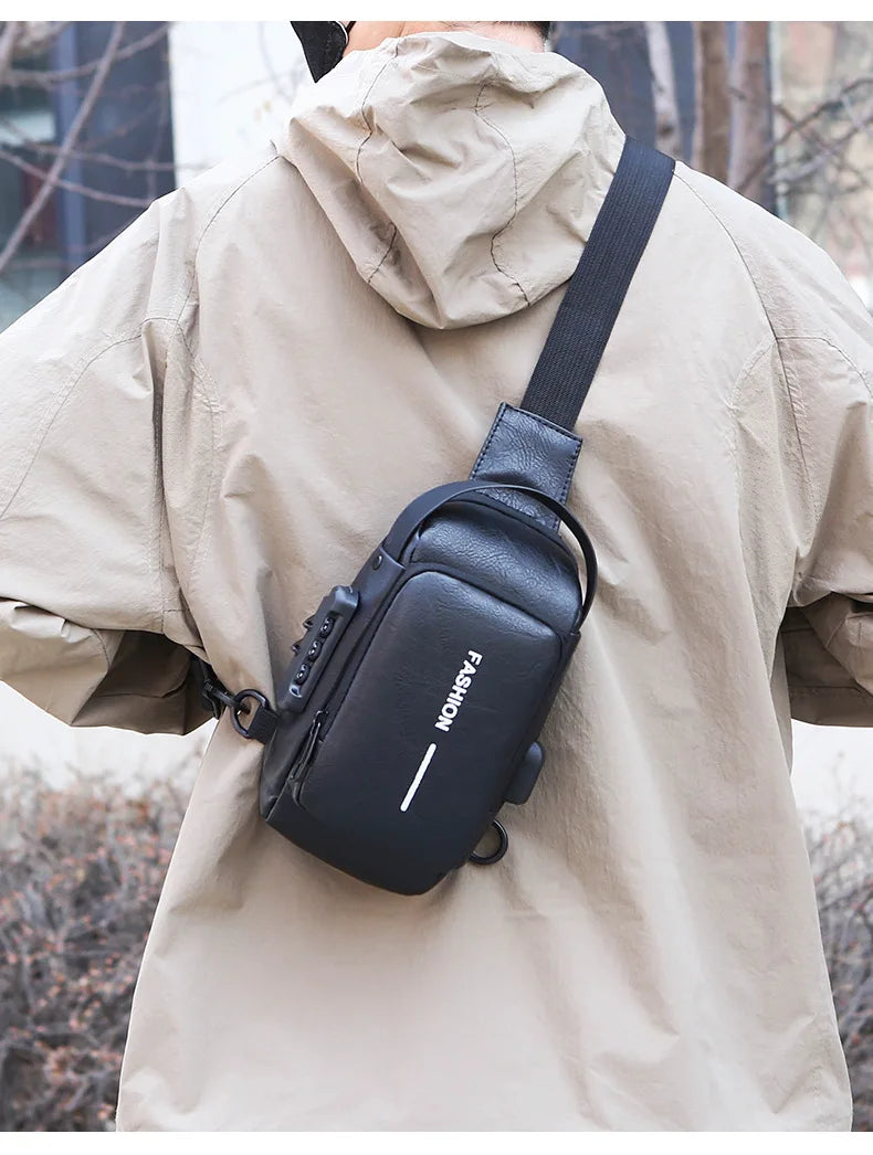 Bolsa Transversal Masculina Antifurto – Porta USB – Cadeado com Senha – Couro PU