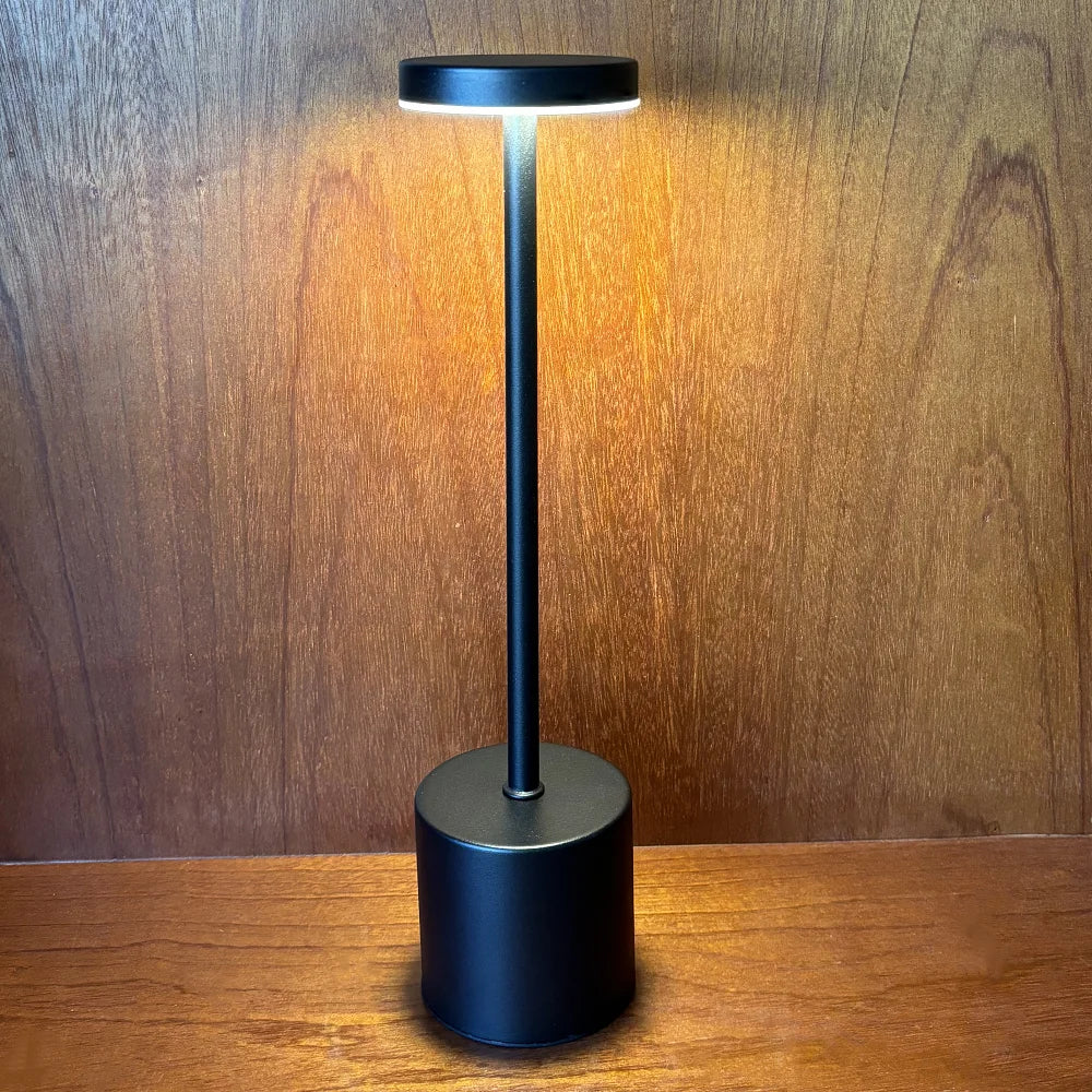 Luminária de Mesa LED Recarregável USB – 3 Cores – Dimmer – Corpo Metálico
